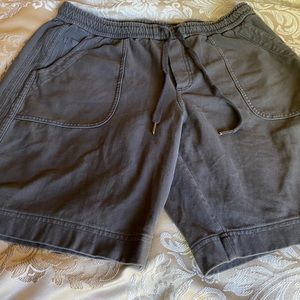 Athleta farallon Bermuda grey shorts